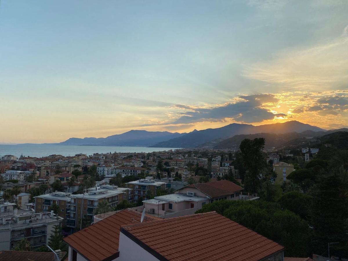 Casa Petra - Appartamento Vista Mare Citta Vecchia Bordighera Exterior foto